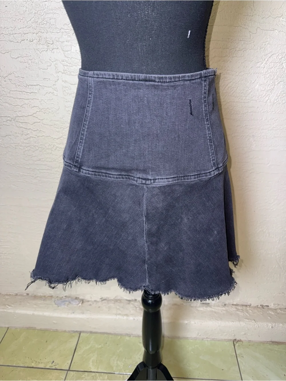 We The Free Black Denim Mini Skirt Raw Hem Y2K Low Rise Grunge Indie Sleaze 0